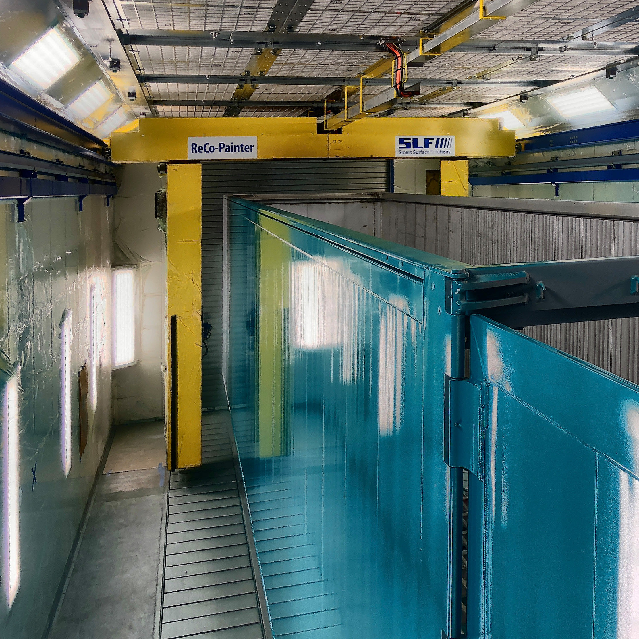 [Translate to Englisch:] SLF ReCo-Painter Beschichtung von LKW-Koffer