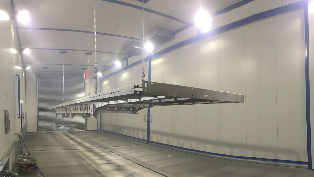 Electric chain hoists for in-house transport of heavy components