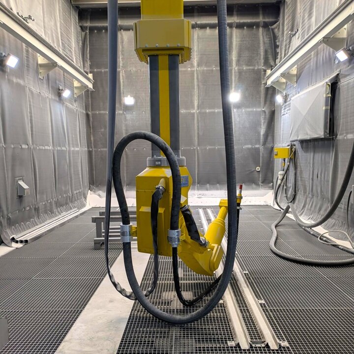 Blasting robot ReCo-Blaster in blasting room