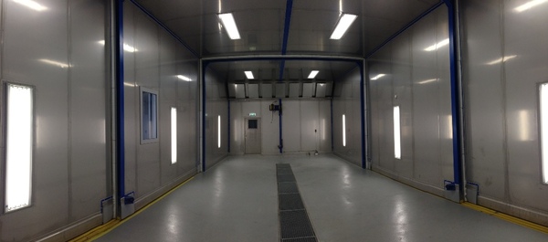 Telescopic cleaning booth with stainless steel panels