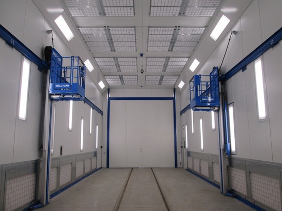 Combined paint spraying and drying cabin with lifting platforms