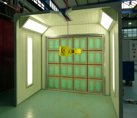 Spray wall with carton filter and crane slot