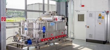 Process water treatment unit for cleaning booth